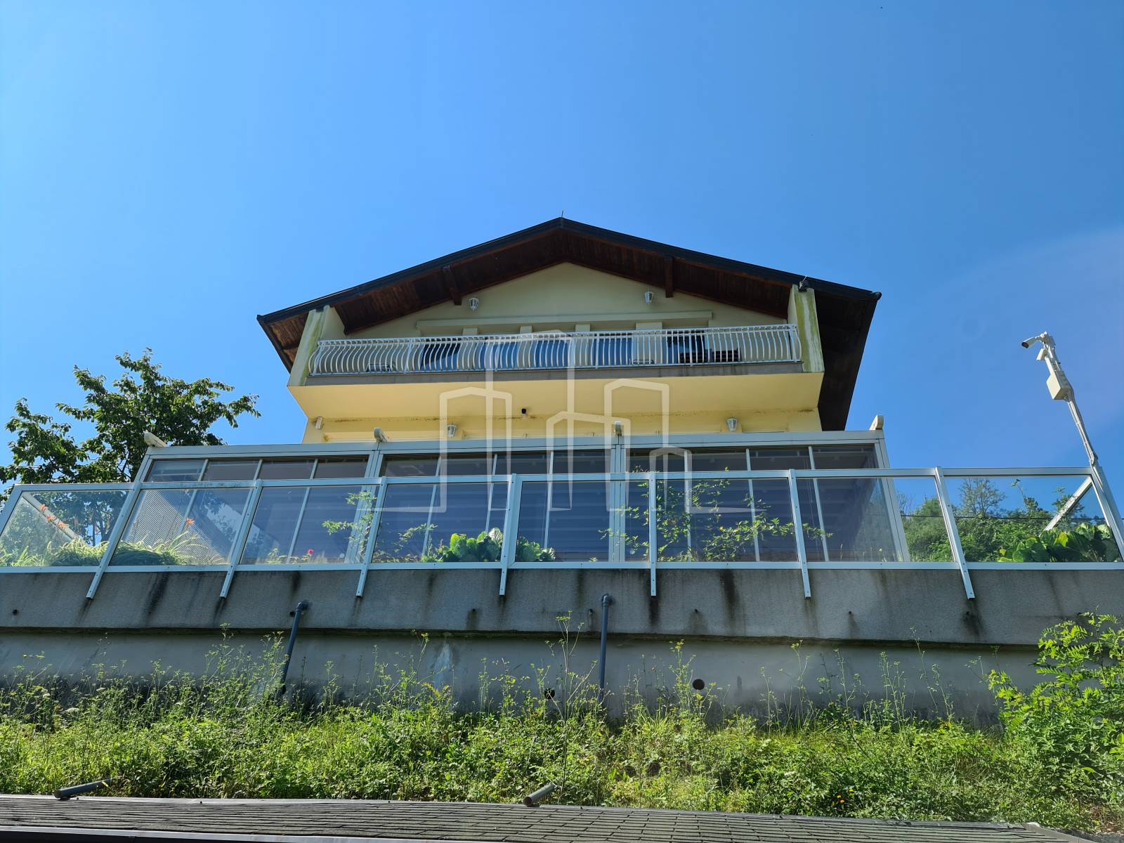 Prodaja apartmanska kuća sa plažom Jablaničko Jezero