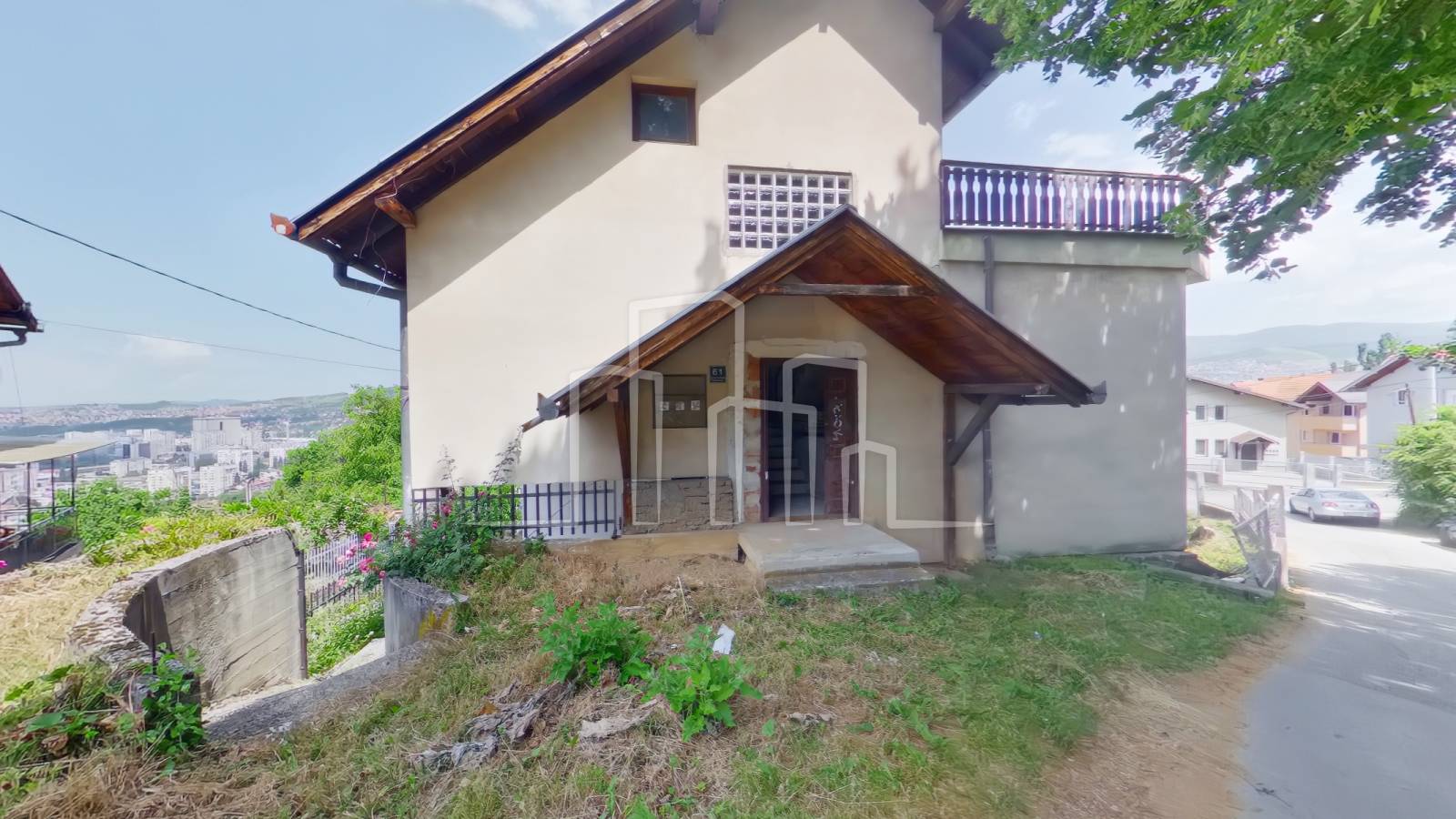 Kuća prodaja 500m² Ul.Trebevićka prizemlje poslovni i 3 sprata stambena , 3 ulaza, plac 412m²