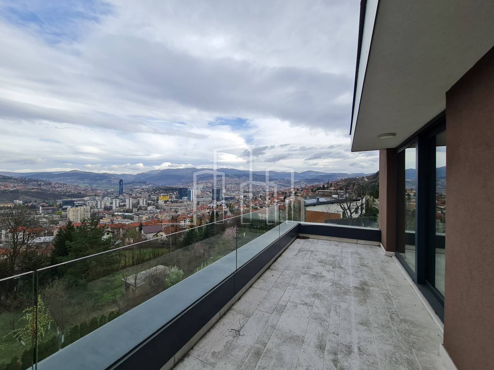 Penthouse/stan novogradnja Vraca Sarajevo NAJAM