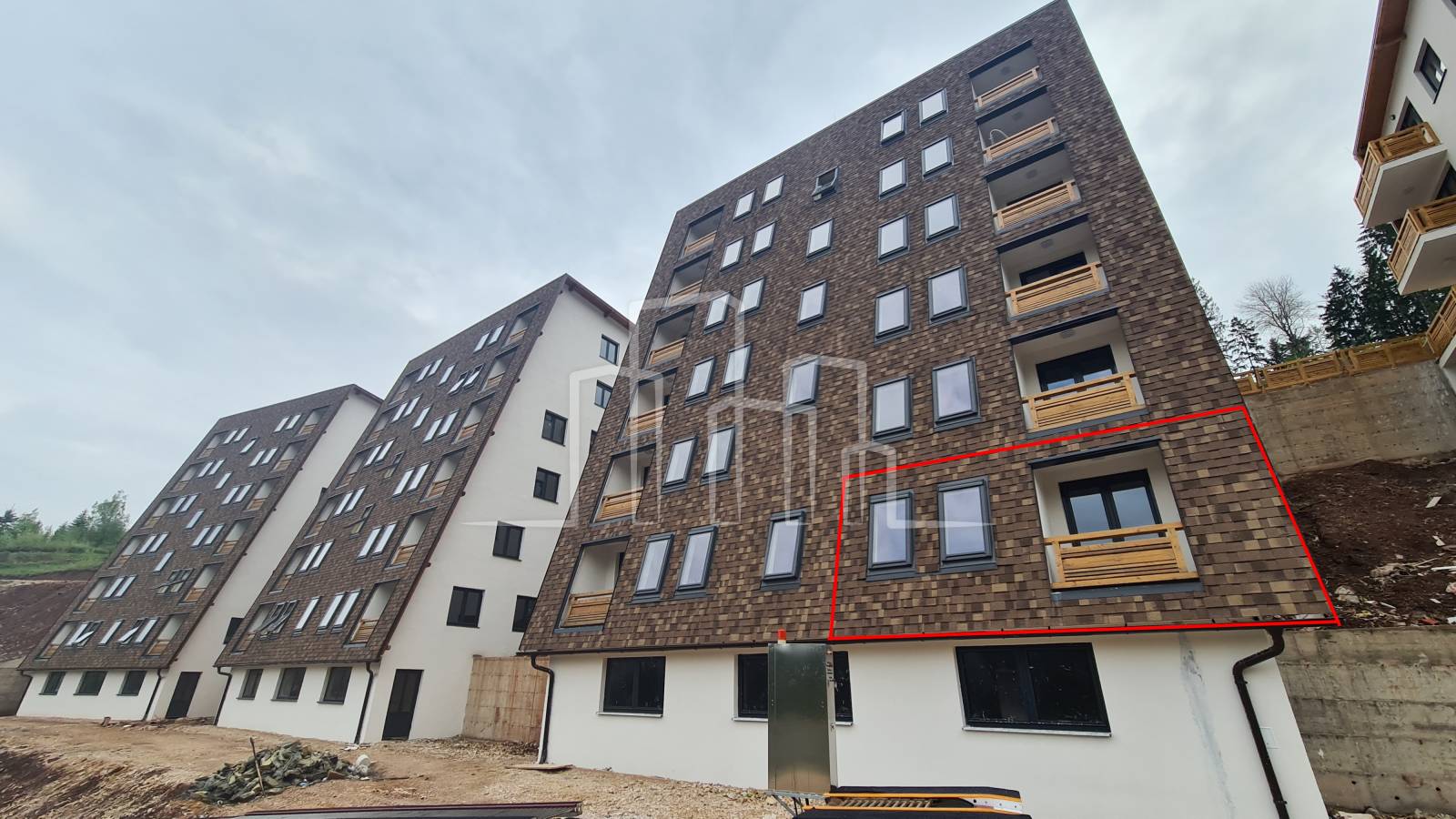 Useljivo Apartman dvije spavaće Ravna planina 45.5m² Objekat C pogled na stazu USELJIVO