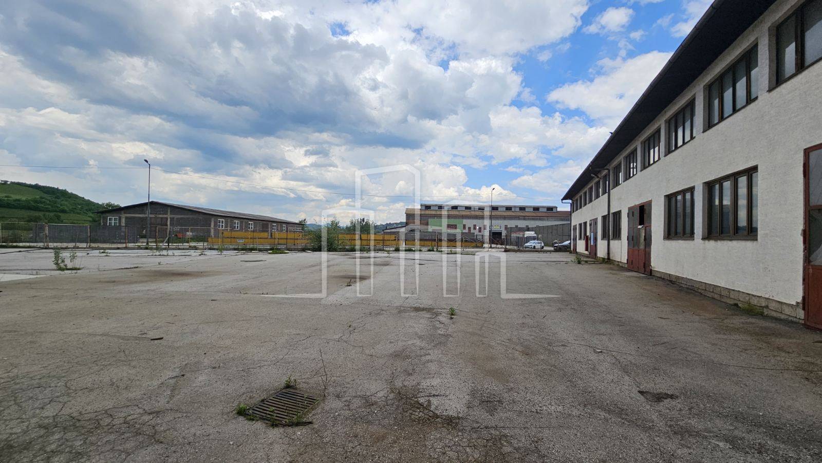 Poslovni prostor višenamjenski u privredi 1500m² i 4000m² zemljišta Industrijska zona Ilijaš