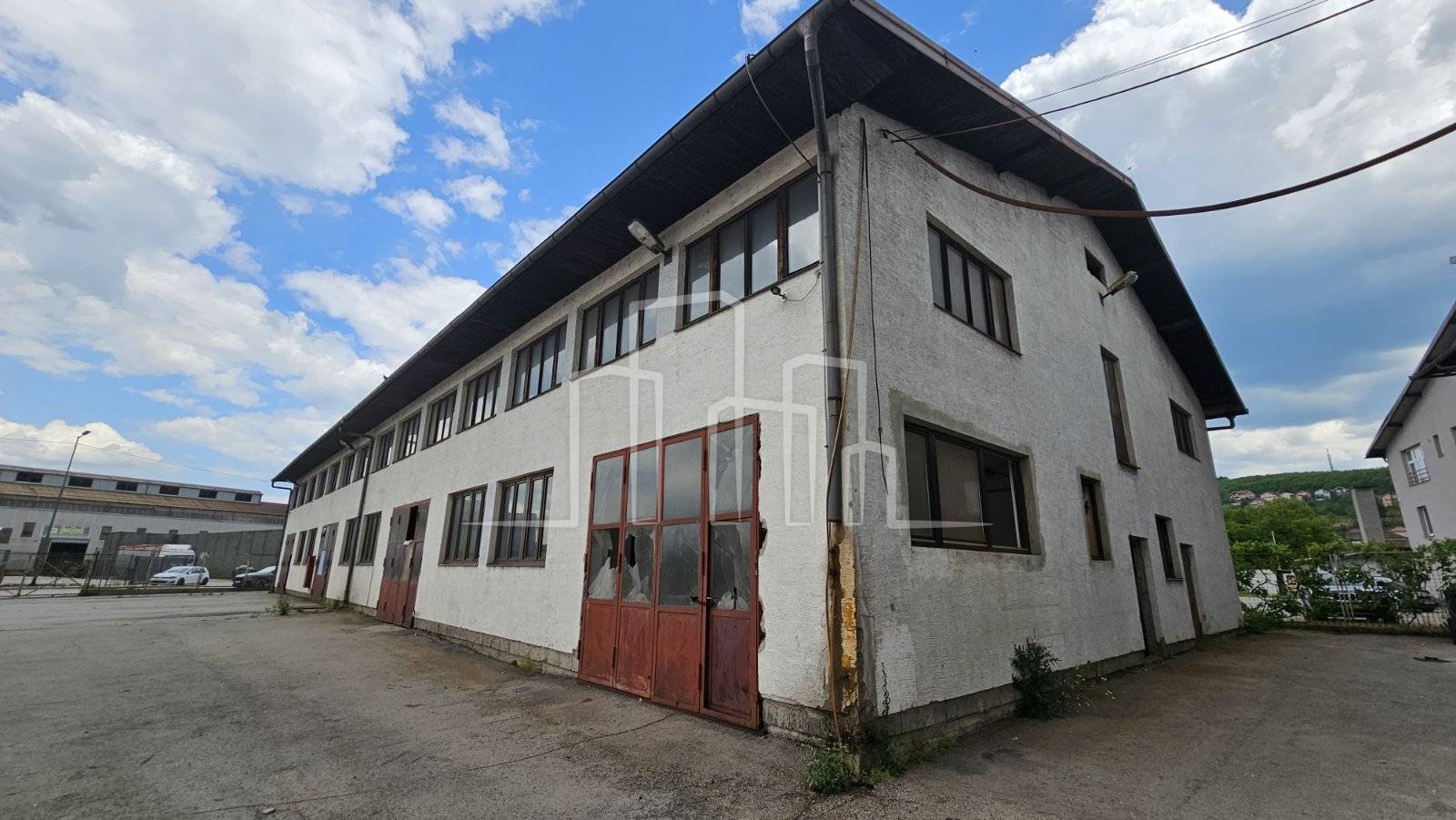 Poslovni prostor višenamjenski u privredi 1500m² i 4000m² zemljišta Industrijska zona Ilijaš