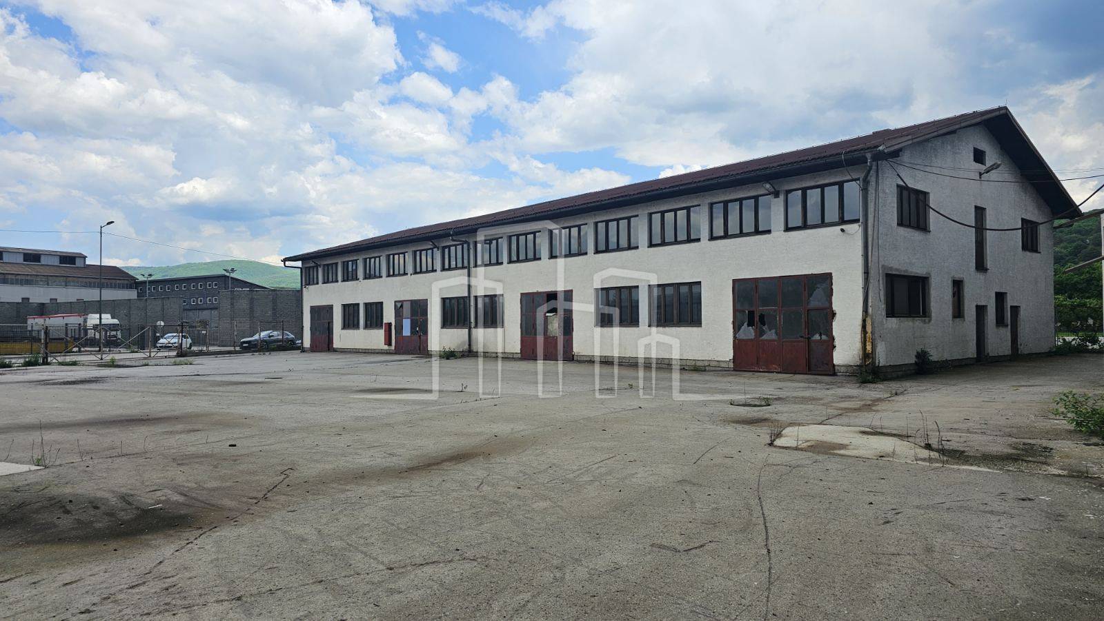 Skladište višenamjensko u privredi 1500m² i 4000m² zemljišta Industrijska zona Ilijaš