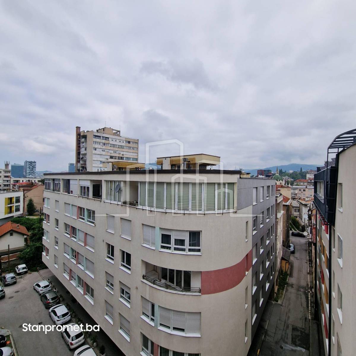 Skenderpašina trosoban stan sa garažom najam Centar