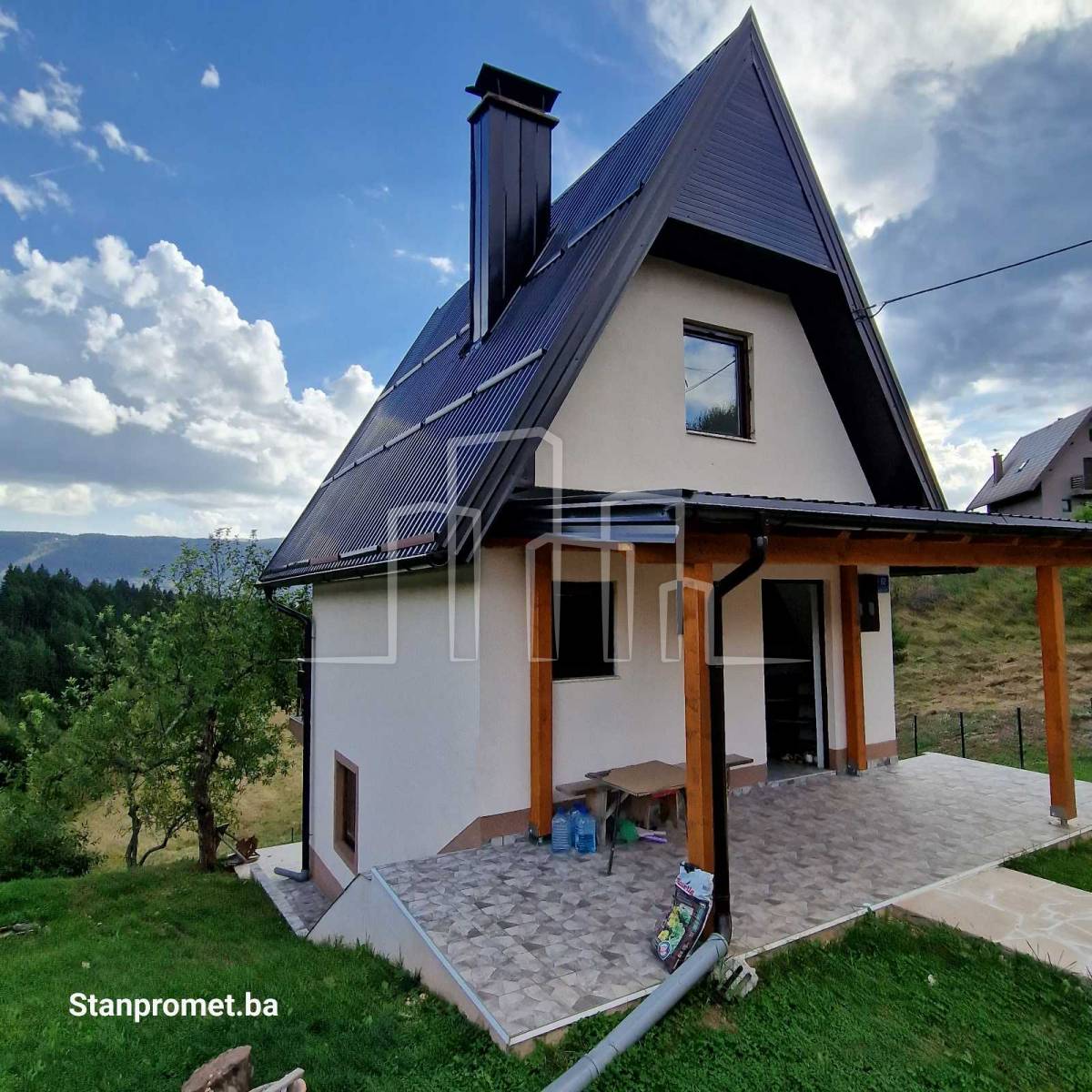 Vikendica renovirana Pale 1200m² okućnice prodaja