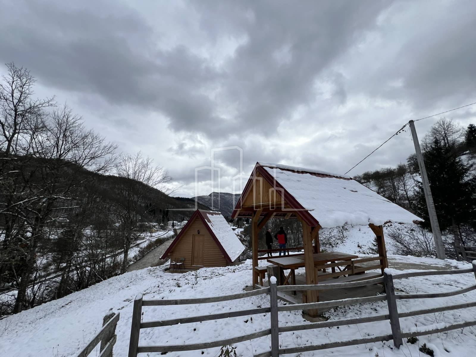 Vikend objekat 25m² sa velikim zemljištem Prača prodaja