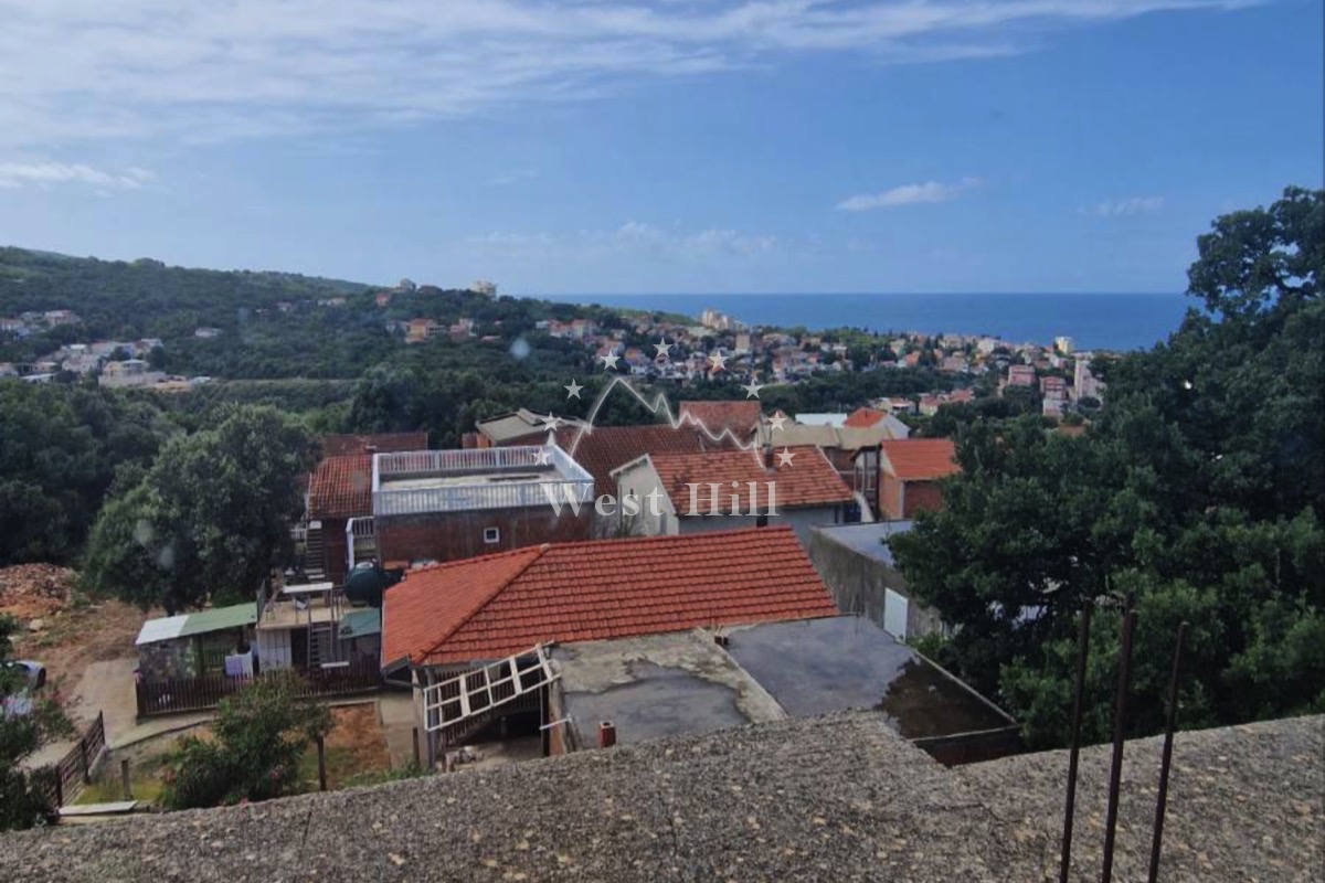 Nezavršena vila sa 3 stana