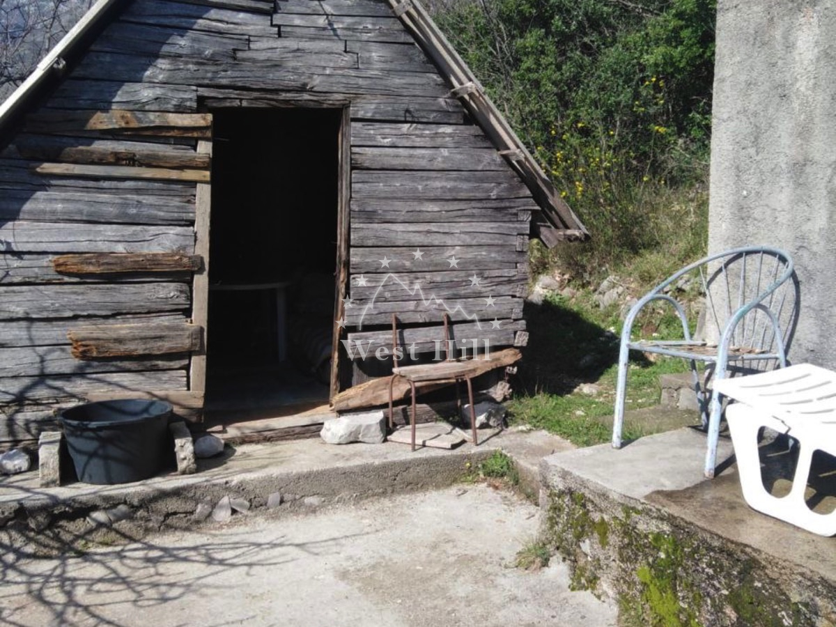 Legalna kuća sa pogledom na more