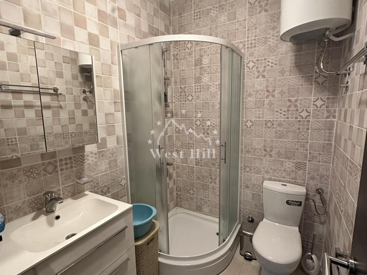 Dvosoban apartman u Risnu na prodaju