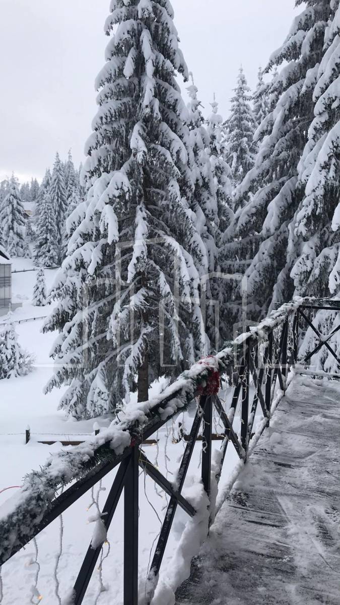 Odlična vikend vila površine stambene 150m² Dvorišta Jahorina na placu od 500m²