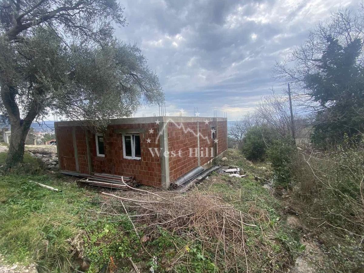 Nezavršena kuća sa pogledom na more u Zelenom Pojasu