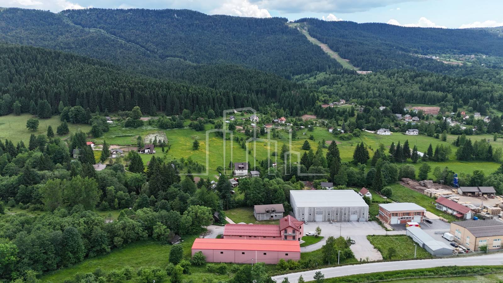 Skladišno proizvodni poslovni prostor sa upravnom zgradom Pale