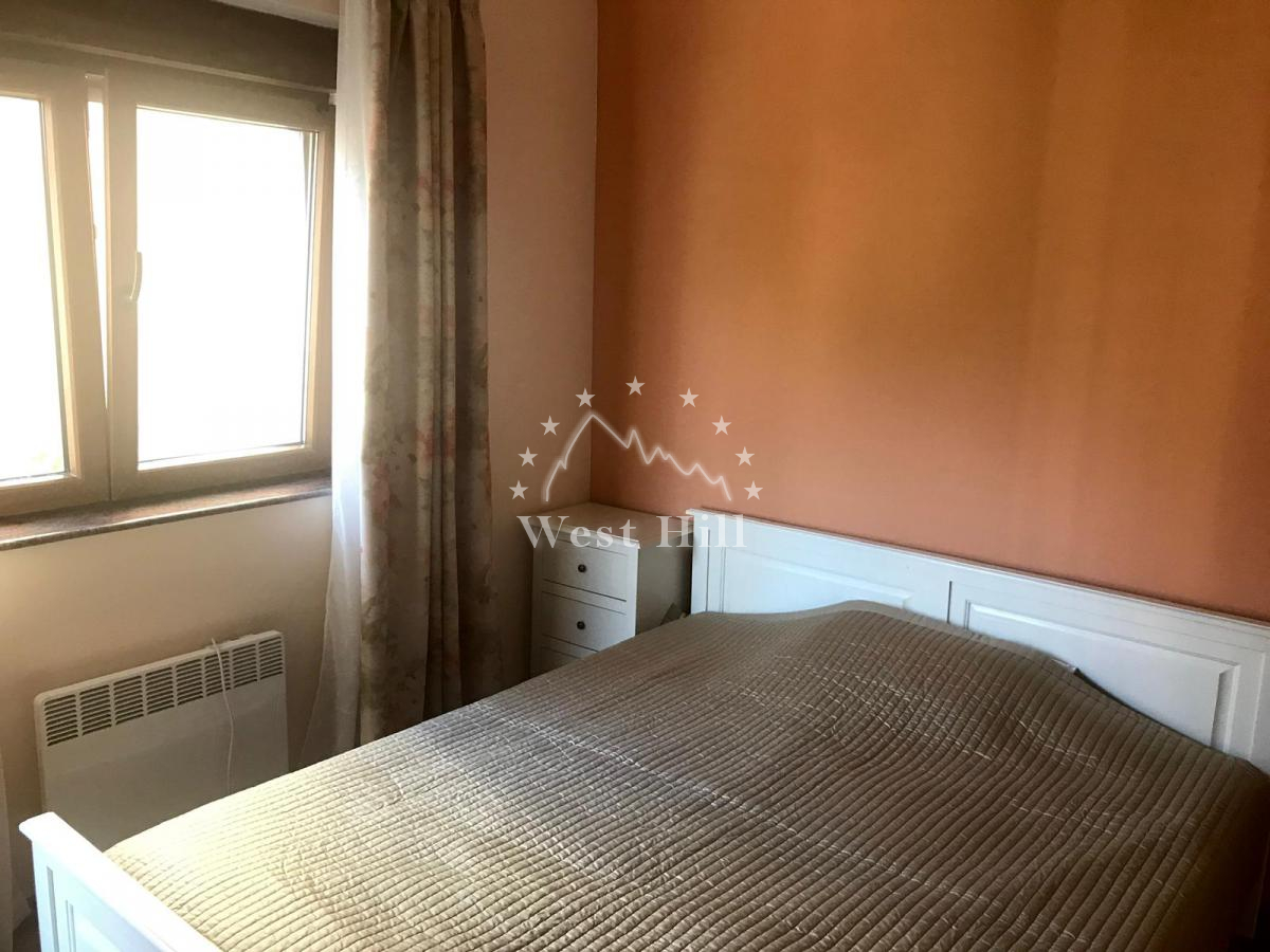 Apartmani u modernoj zgradi, Zelenika