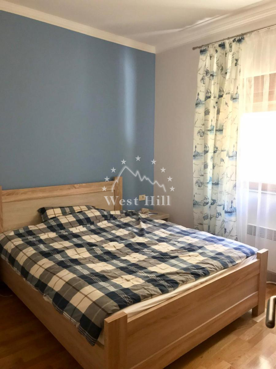 Apartmani u modernoj zgradi, Zelenika