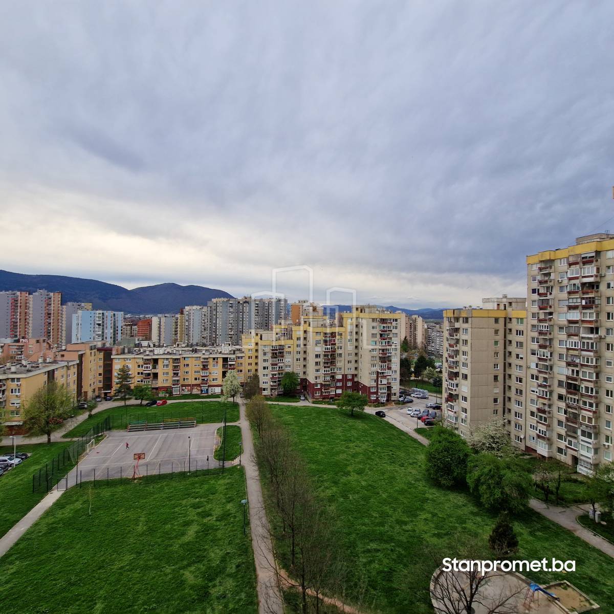 Trosoban stan Alipašino Polje prodaja B faza