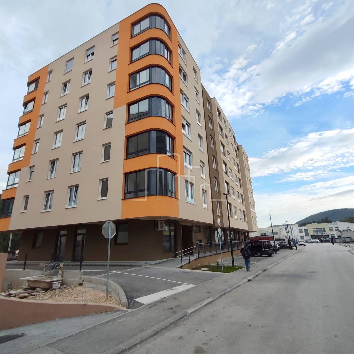 Višenamjenski nov poslovni prostor 232m² Hadžići Najam