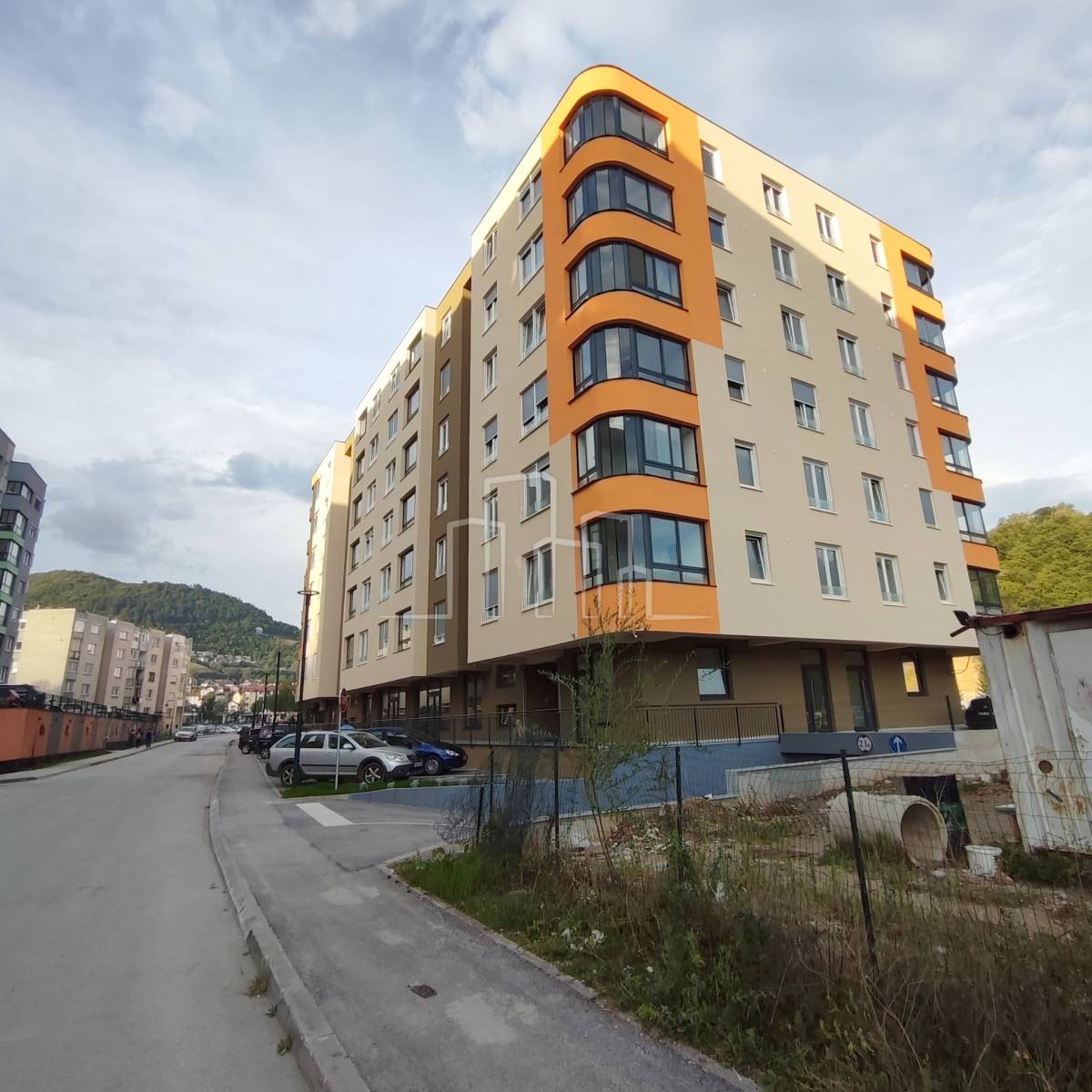 Višenamjenski nov poslovni prostor 232m² Hadžići Najam