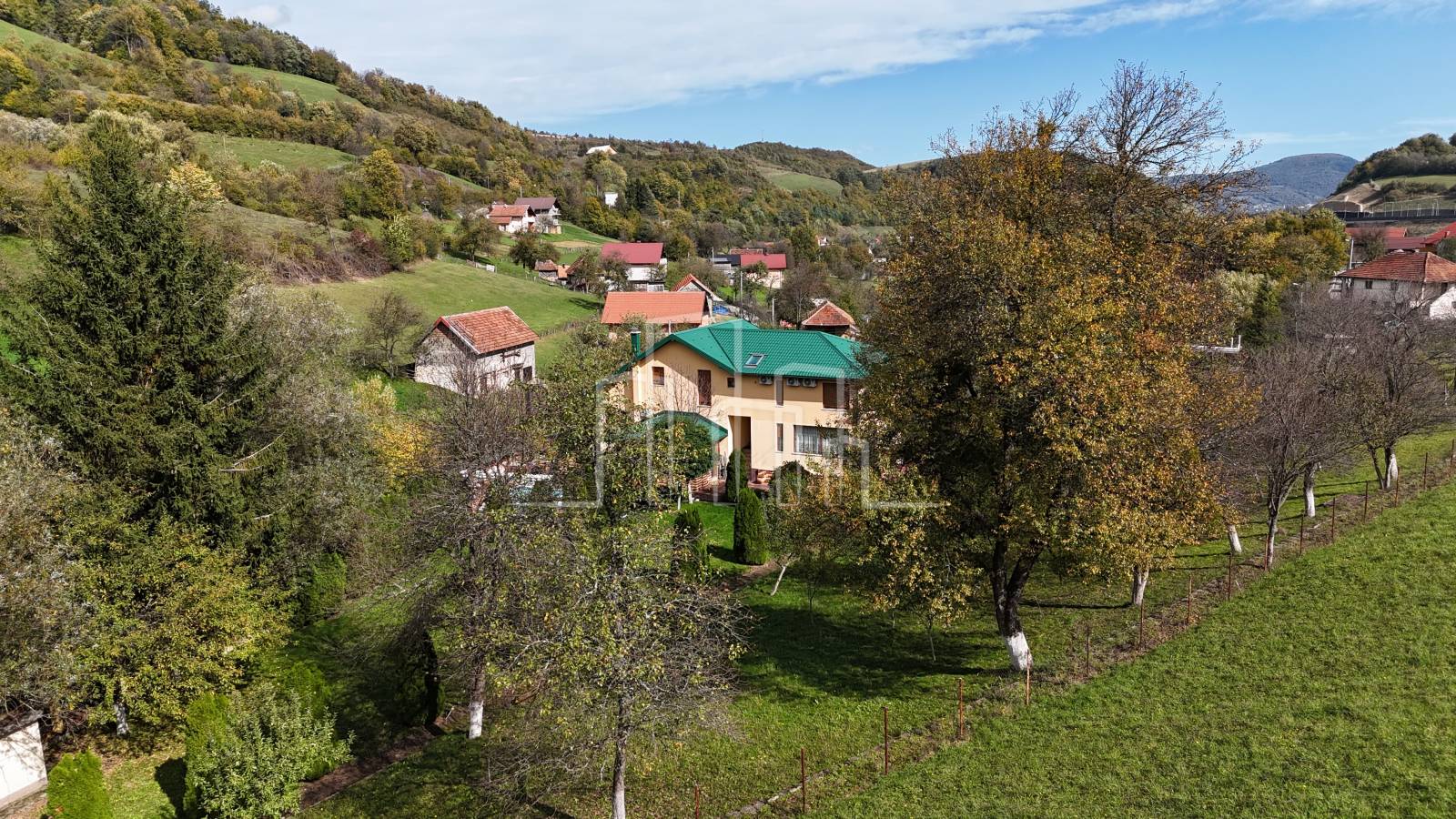 Prodaja vila sa bazenom i pratecim objektima