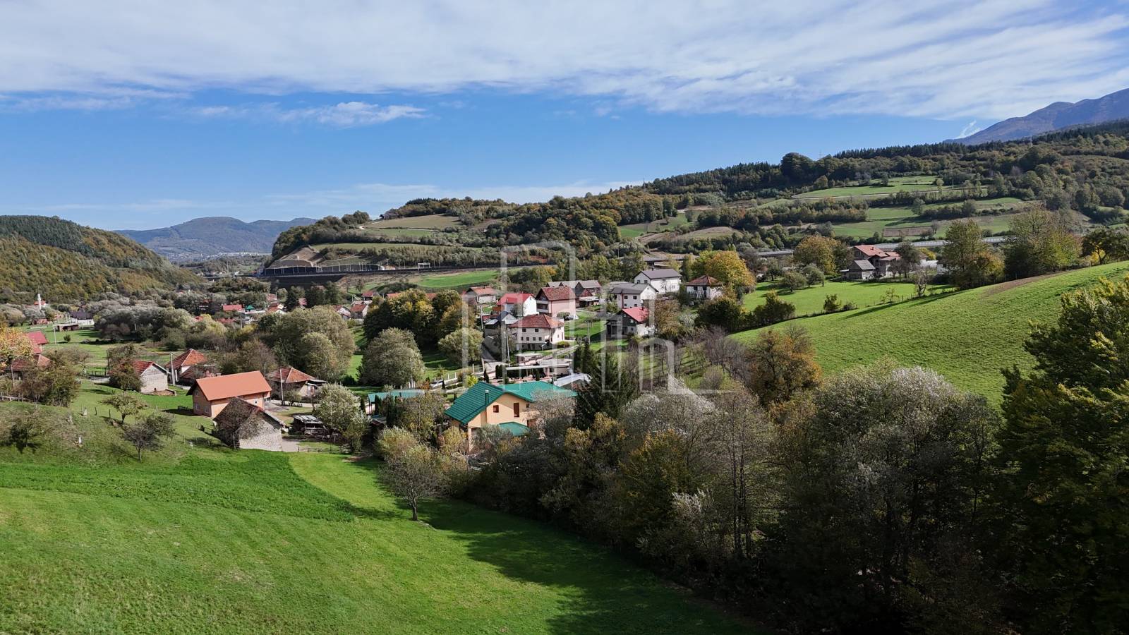 Prodaja vila sa bazenom i pratecim objektima